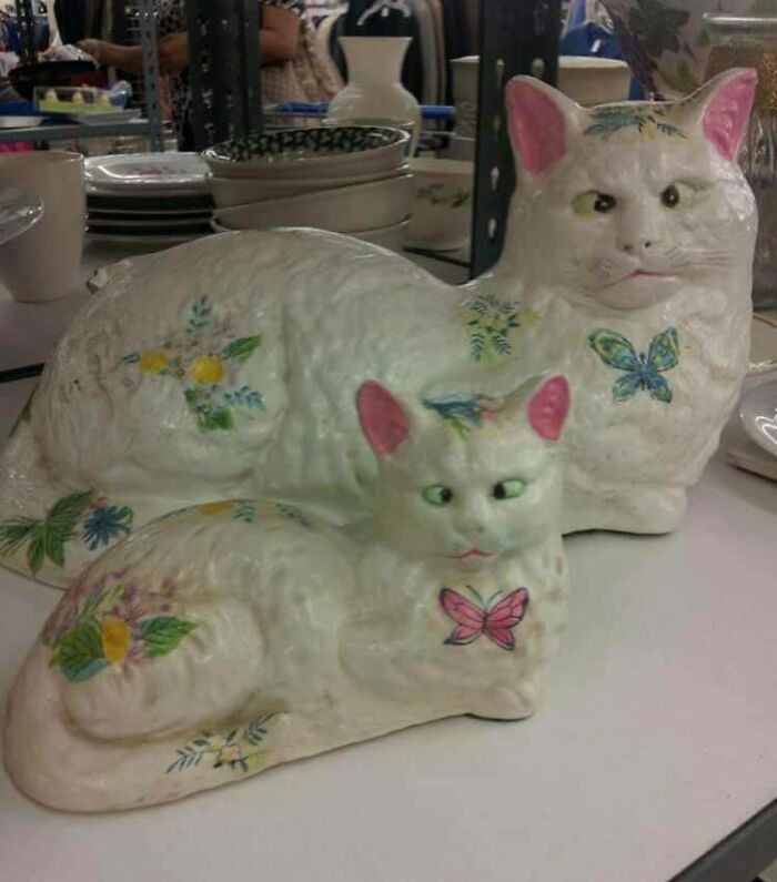 Strange Finds In Thrift Shops (21 pics) Strange Finds In Thrift Shops (21 pics)