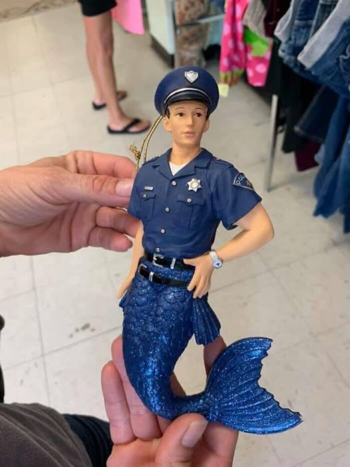 Strange Finds In Thrift Shops (21 pics) Strange Finds In Thrift Shops (21 pics)