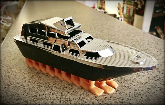 Strange Finds In Thrift Shops (21 pics) Strange Finds In Thrift Shops (21 pics)