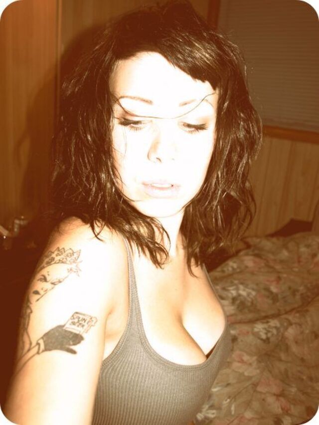 Busty Girls (21 pics) Busty Girls (21 pics)