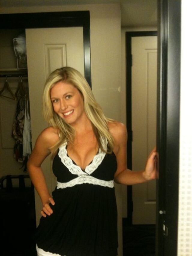 Busty Girls (21 pics) Busty Girls (21 pics)
