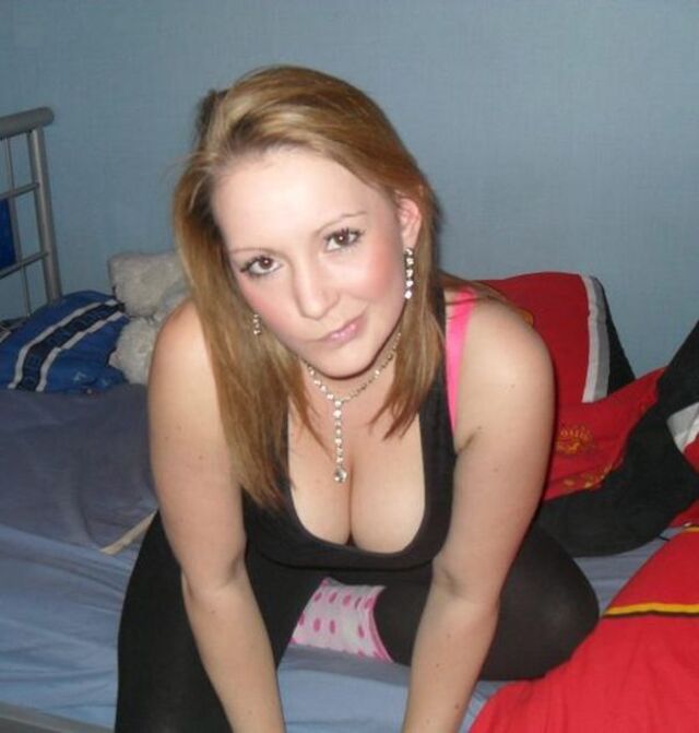 Busty Girls (21 pics) Busty Girls (21 pics)