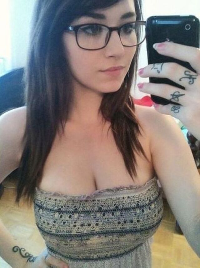 Girls In Glasses (21 pics) Girls In Glasses (21 pics)