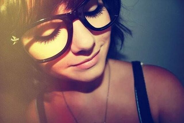 Girls In Glasses (21 pics) Girls In Glasses (21 pics)
