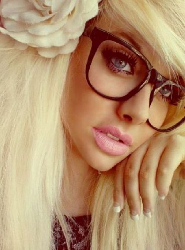 Girls In Glasses (21 pics) Girls In Glasses (21 pics)