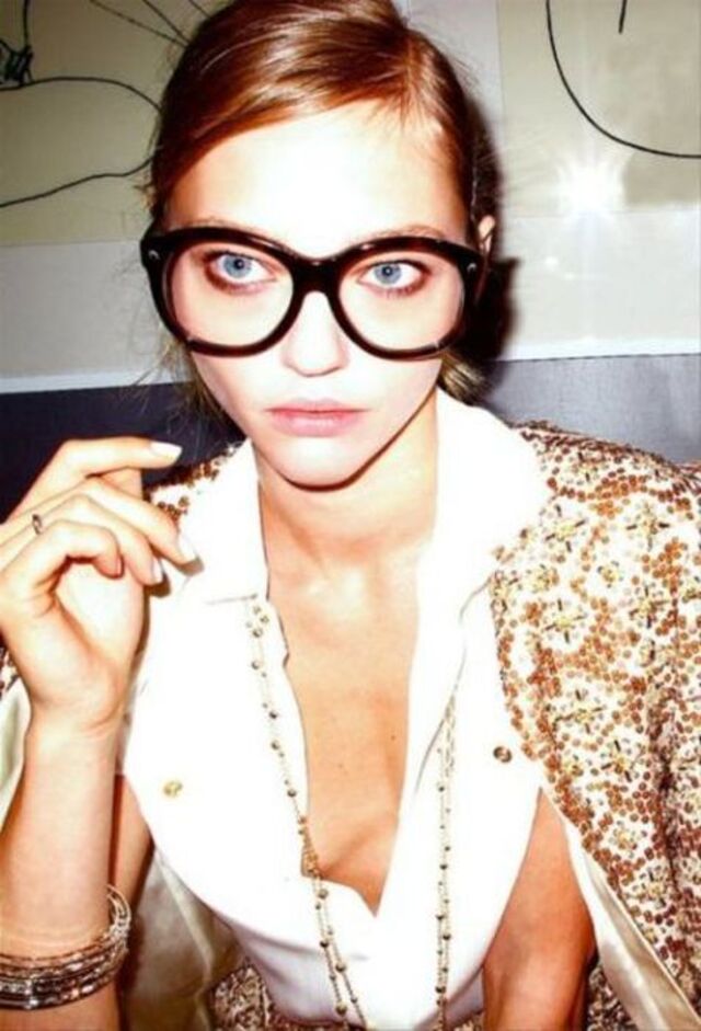 Girls In Glasses (21 pics) Girls In Glasses (21 pics)