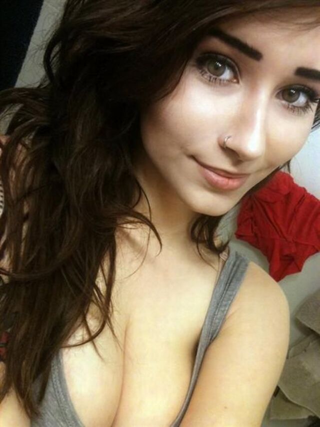Busty Girls (21 pics) Busty Girls (21 pics)