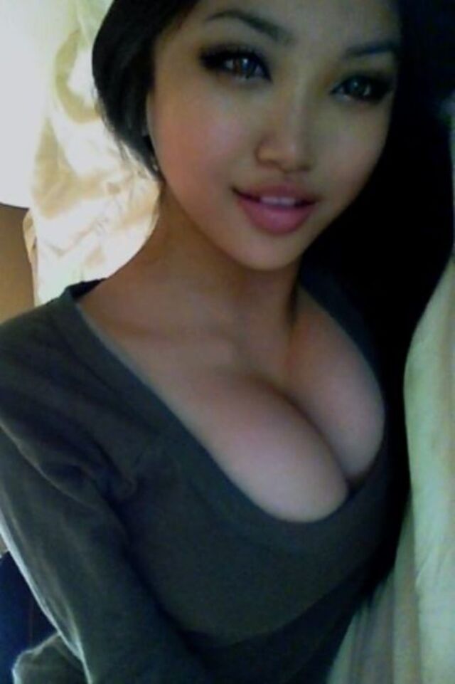 Busty Girls (21 pics) Busty Girls (21 pics)