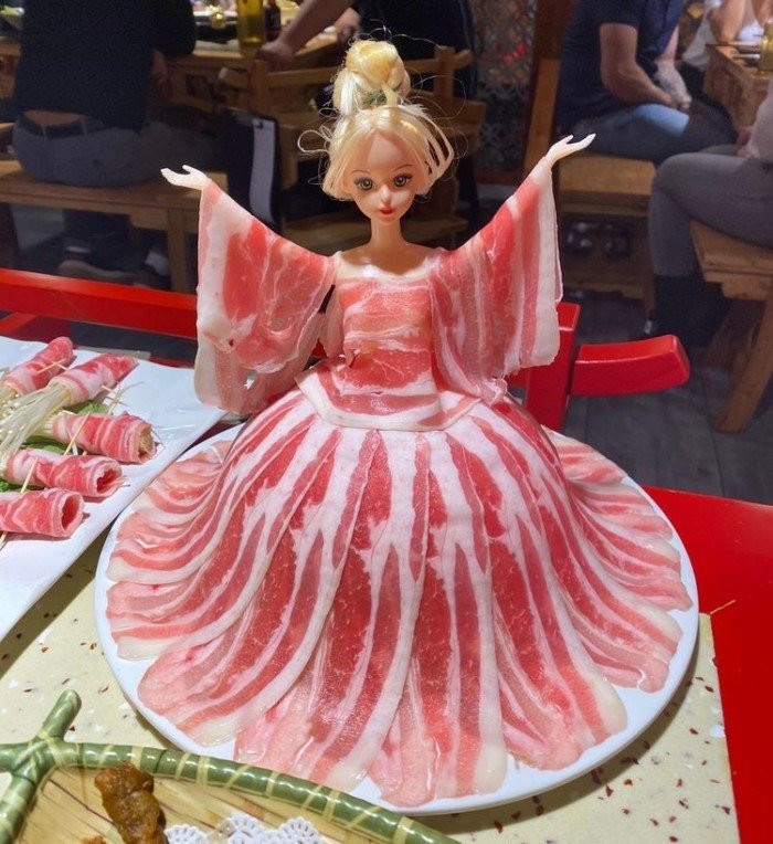 Crazy Food Serving (17 pics)