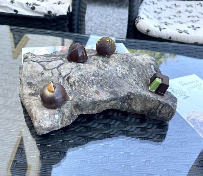 Crazy Food Serving (17 pics)