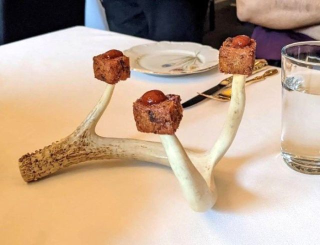 Crazy Food Serving (17 pics)