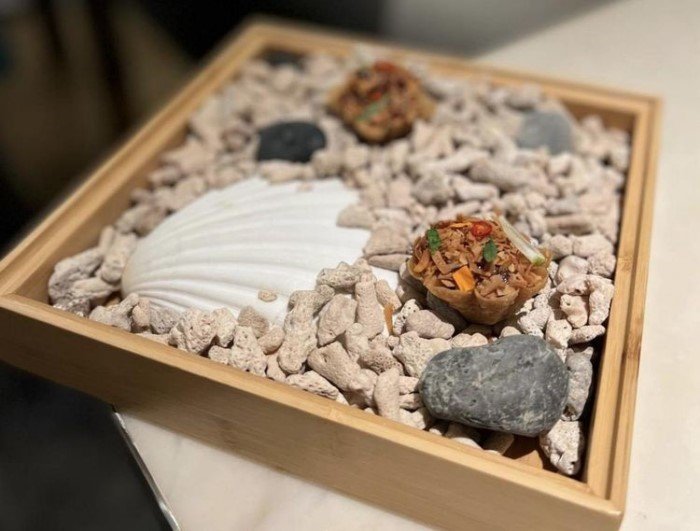 Crazy Food Serving (17 pics)