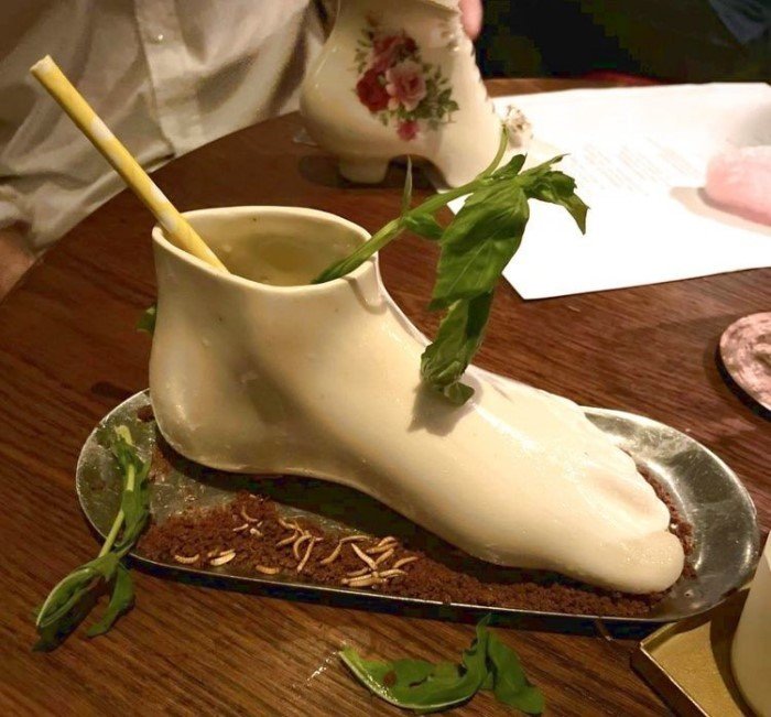 Crazy Food Serving (17 pics)