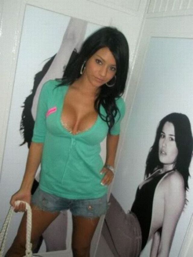 Busty Girls (21 pics) Busty Girls (21 pics)