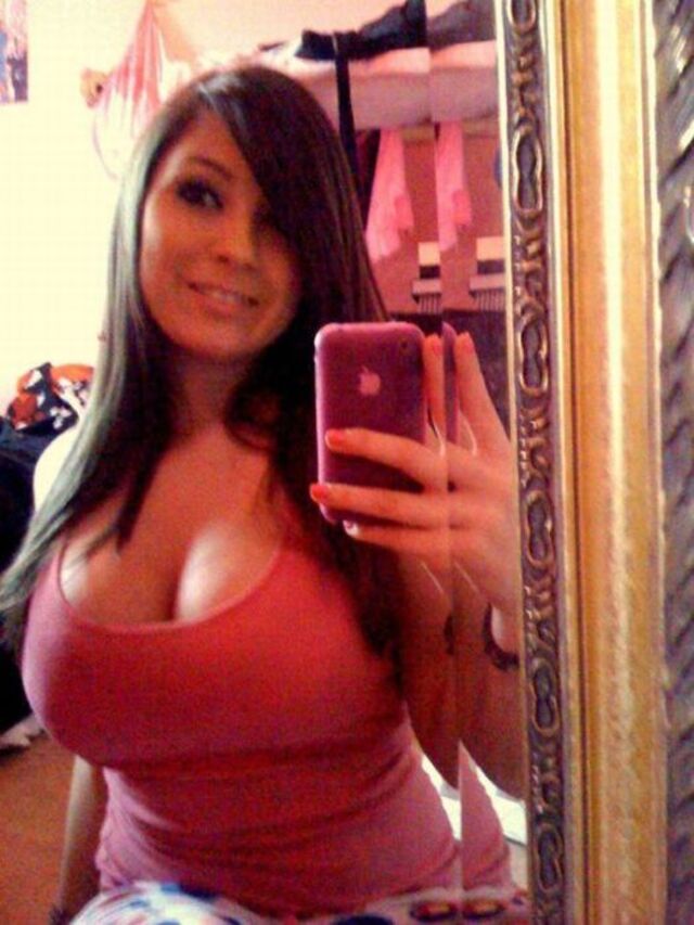 Busty Girls (21 pics) Busty Girls (21 pics)