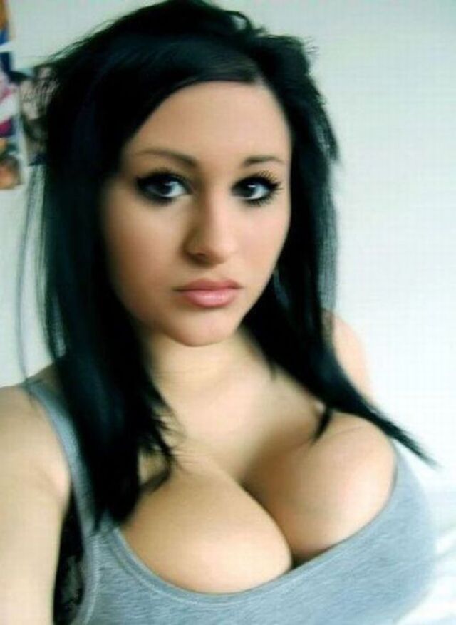 Busty Girls (21 pics) Busty Girls (21 pics)