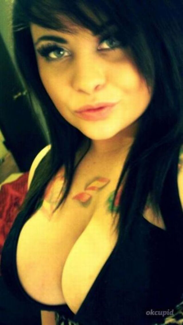 Busty Girls (21 pics) Busty Girls (21 pics)