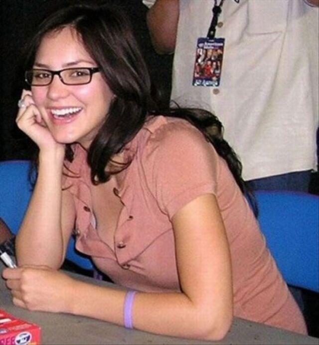 Girls In Glasses (21 pics)