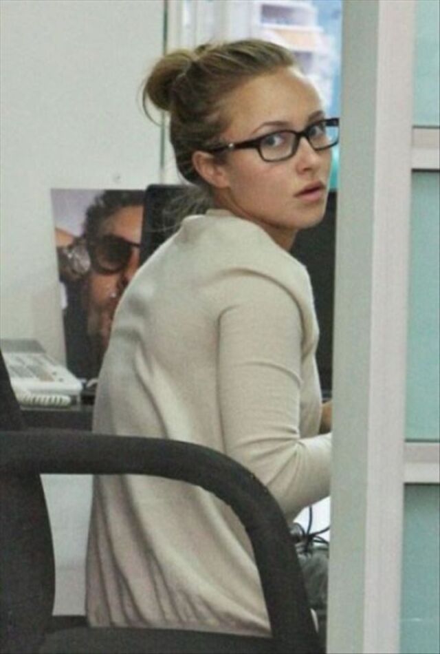 Girls In Glasses (21 pics)