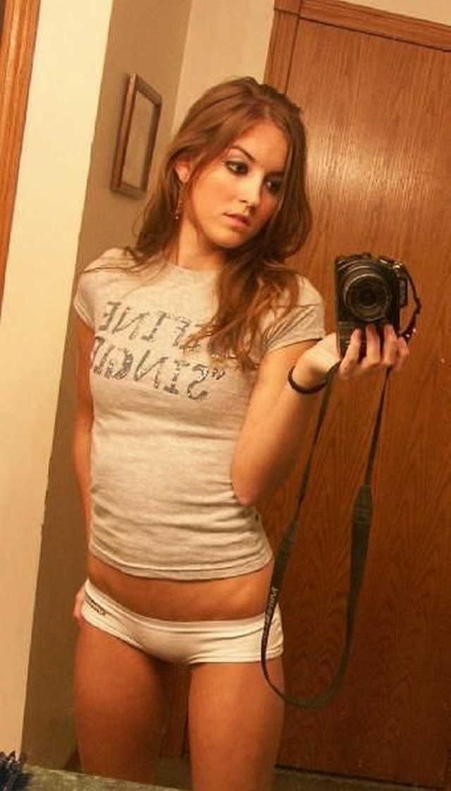 Selfie Girls (21 pics)