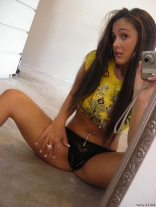 Selfie Girls (21 pics)