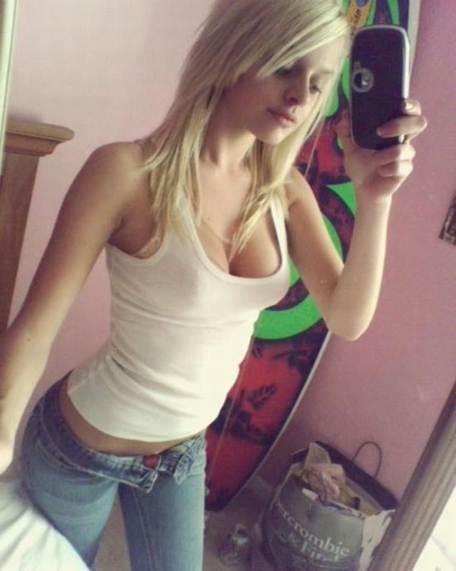 Selfie Girls (21 pics)
