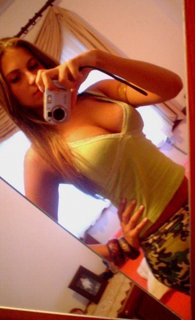Selfie Girls (21 pics)
