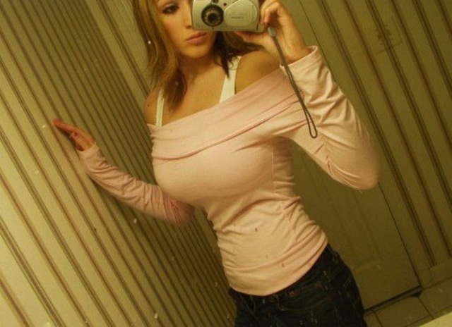 Selfie Girls (21 pics)