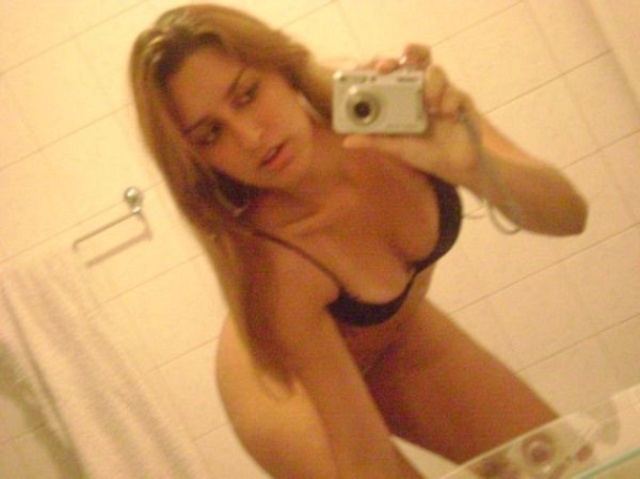 Selfie Girls (21 pics)