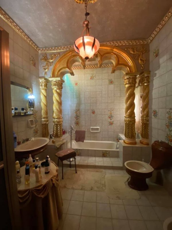 Strange Interiors (16 pics)
