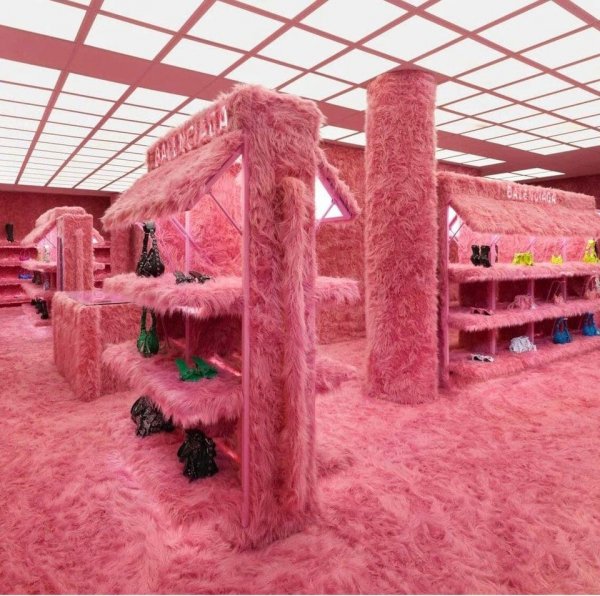 Strange Interiors (16 pics)
