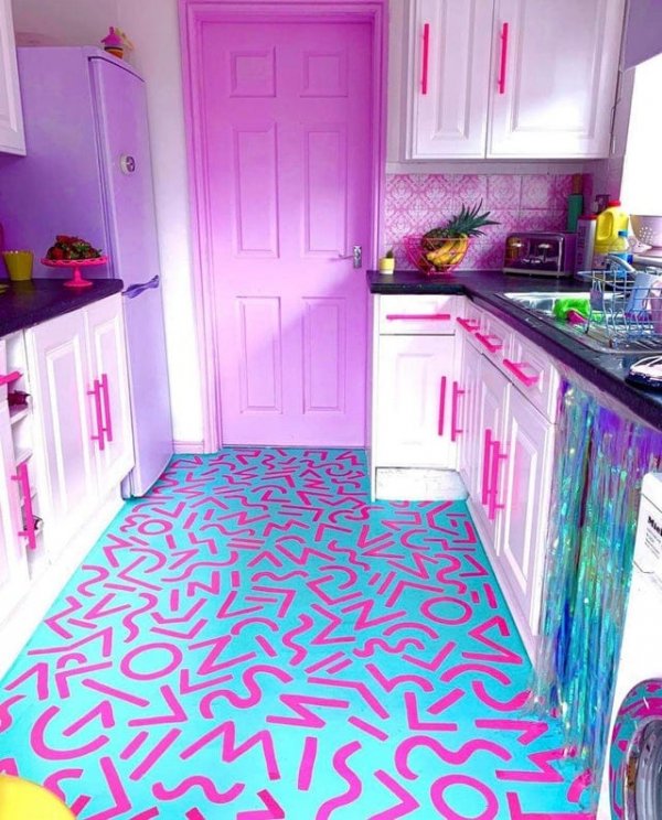 Strange Interiors (16 pics)