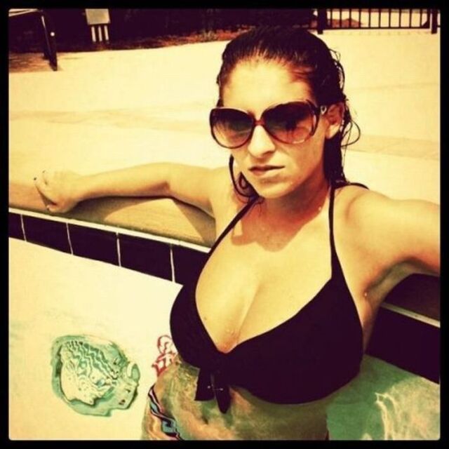 Busty Girls (21 pics)