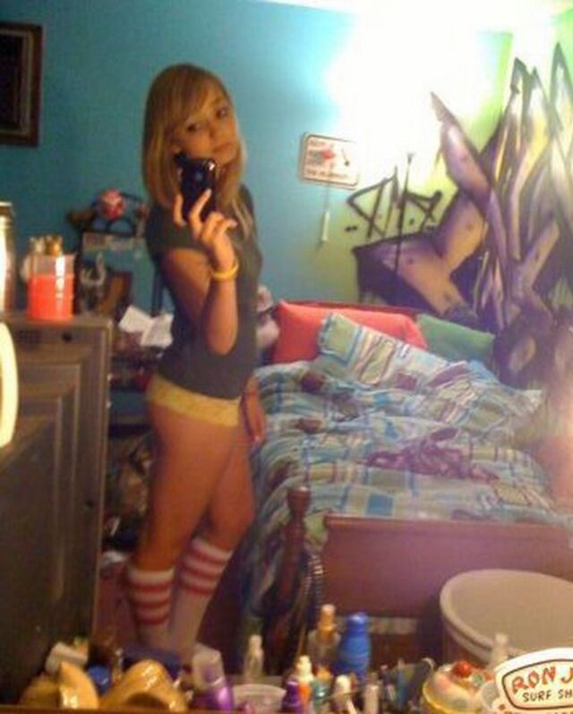 Selfie Girls (21 pics)