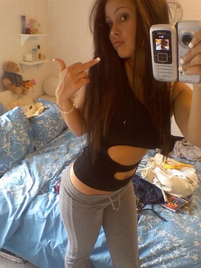 Selfie Girls (21 pics)
