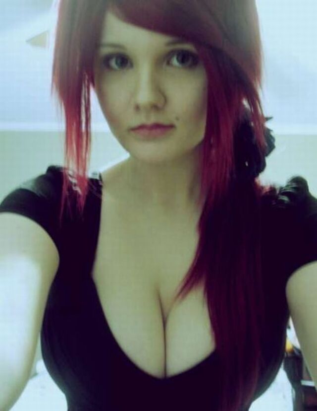 Busty Girls (21 pics)