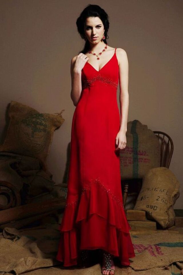 Girls In Dresses (21 pics) Girls In Dresses (21 pics)