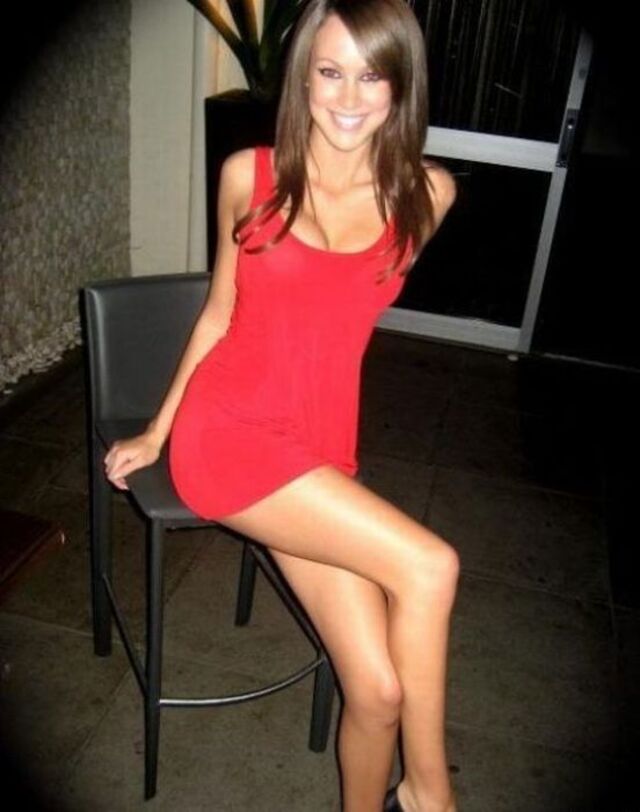 Girls In Dresses (21 pics)