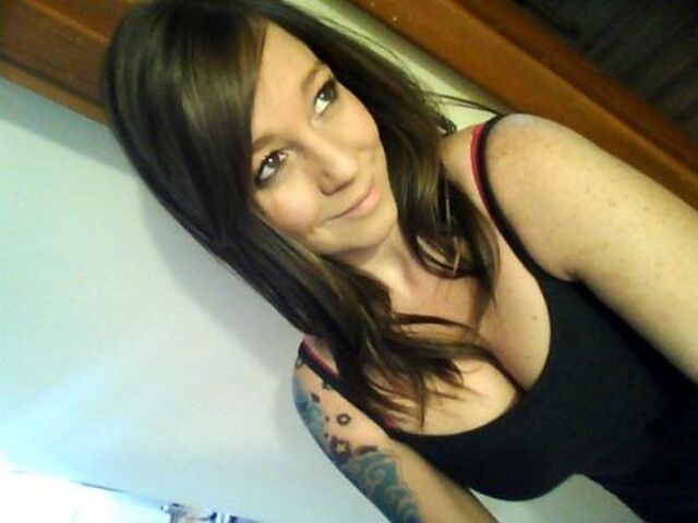 Busty Girls (21 pics)