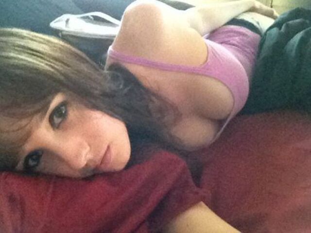 Busty Girls (21 pics)