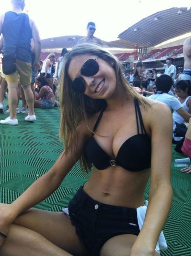 Cute Girls (21 pics) Cute Girls (21 pics)