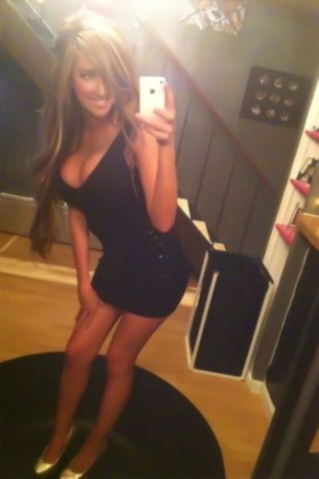 Selfie Girls (21 pics)