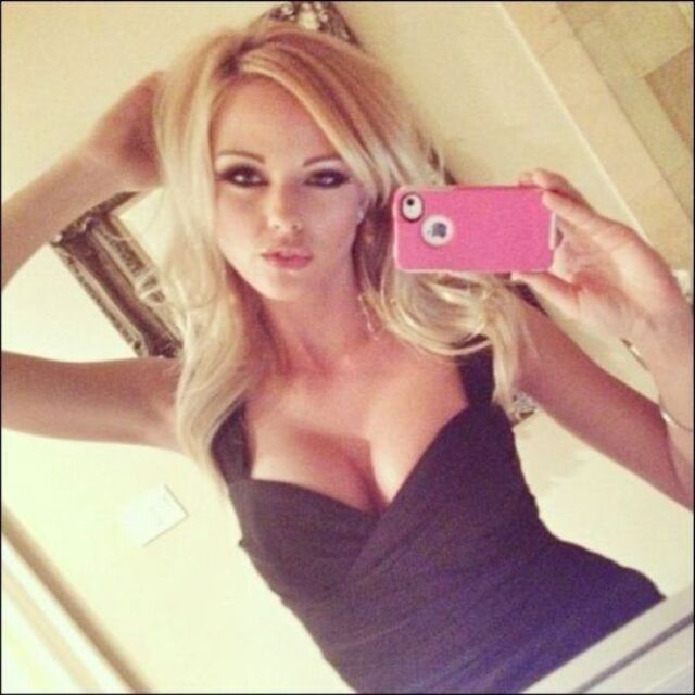 Selfie Girls (21 pics)