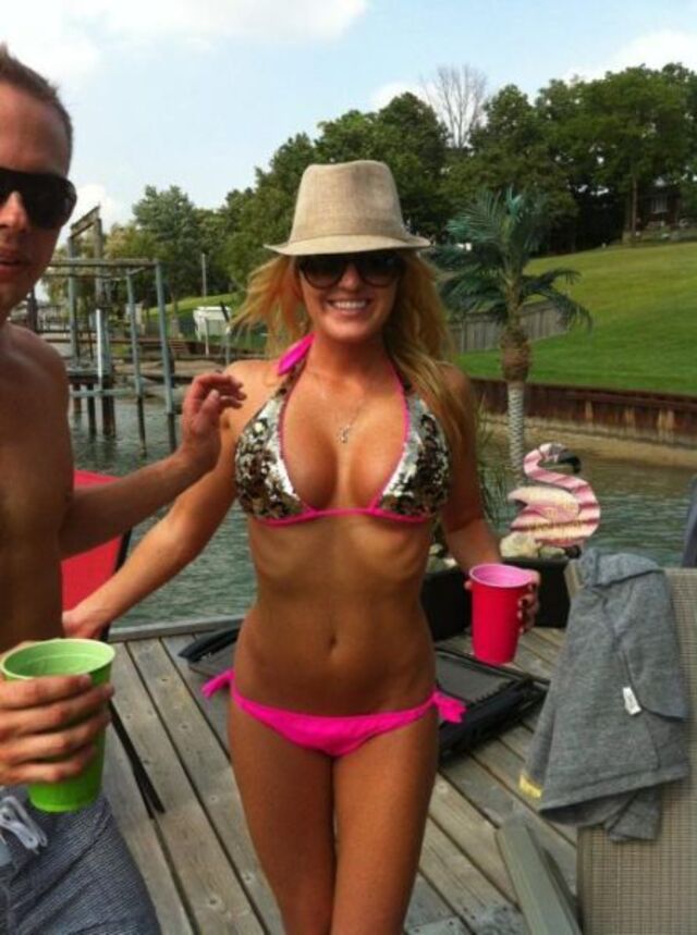 Bikini Girls (21 pics)