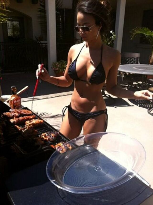 Bikini Girls (21 pics)