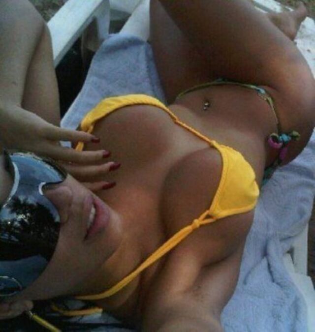Bikini Girls (21 pics)