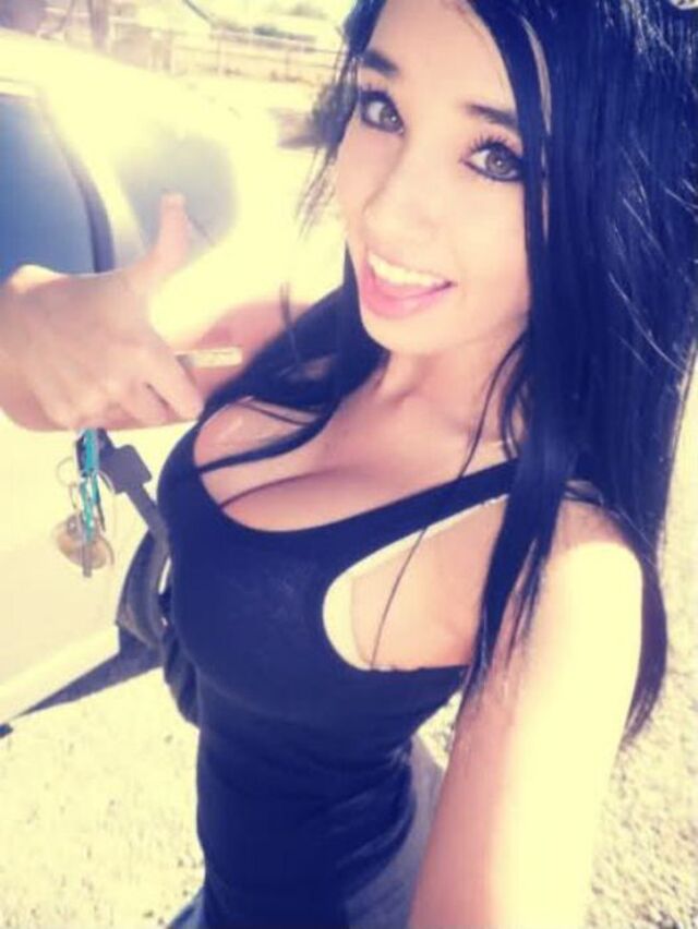 Busty Girls (21 pics)