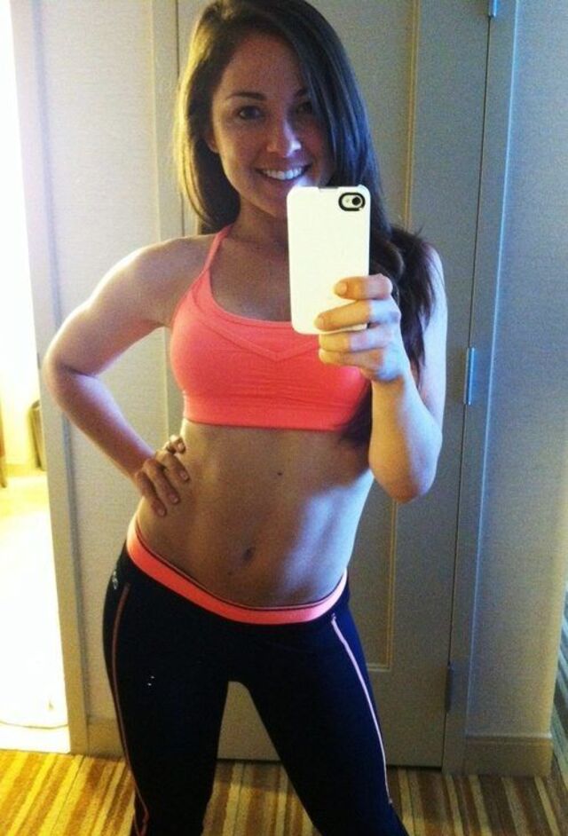 Girls In Yoga Pants (21 pics)