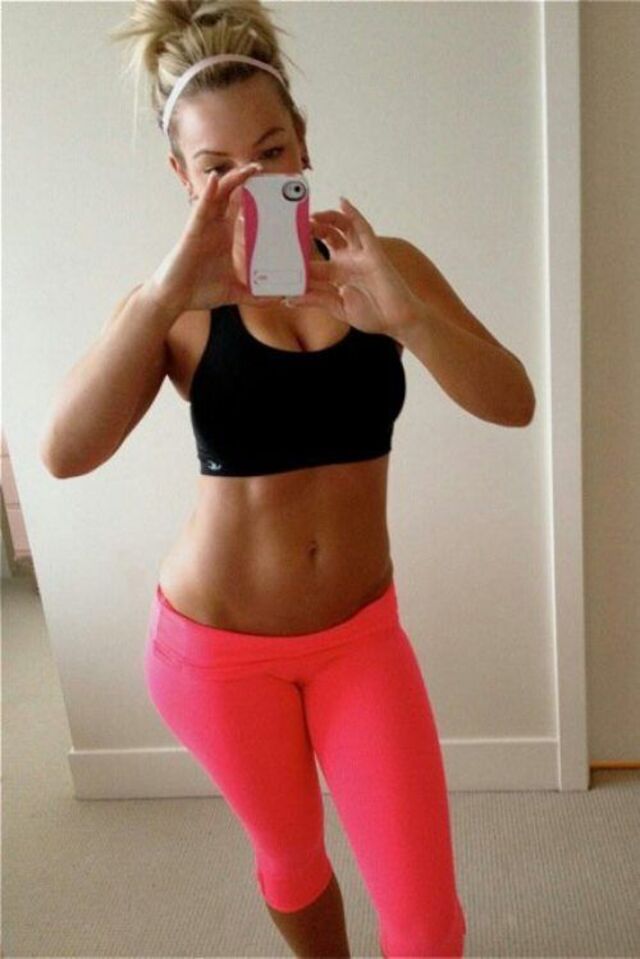 Girls In Yoga Pants (21 pics)