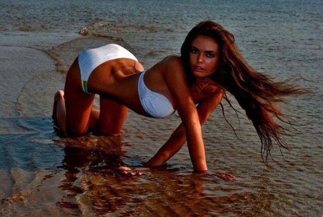 Bikini Girls (21 pics)